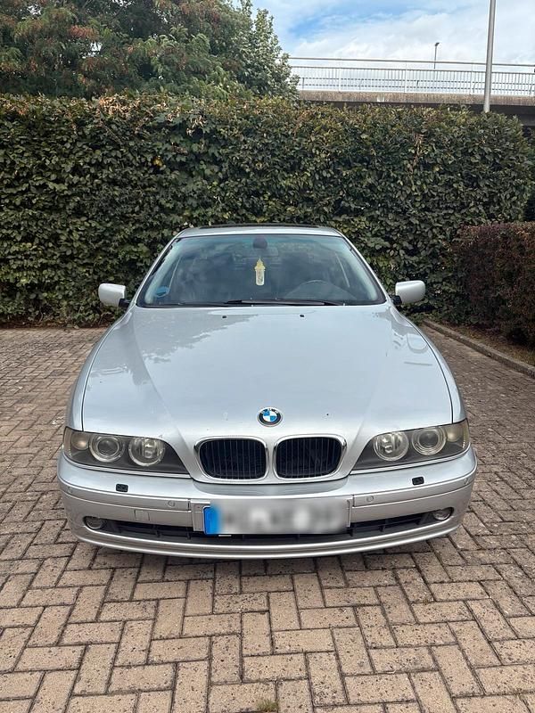 Silber Gebraucht 2002 BMW 520 Limousine | 3.200 € (Fairer Preis) - Bild 1/4