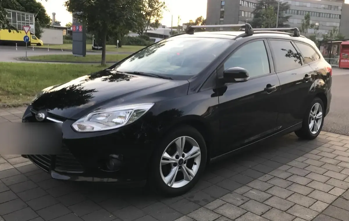 Gebraucht Ford Focus 125 PS (91 kW) 2014 Schwarz Kombi
