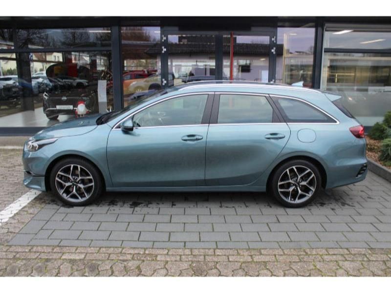 Gebraucht Kia Ceed Spirit 160 PS (117 kW) 2023 Usg yucca steel grau metallic (metallic) Kleinwagen