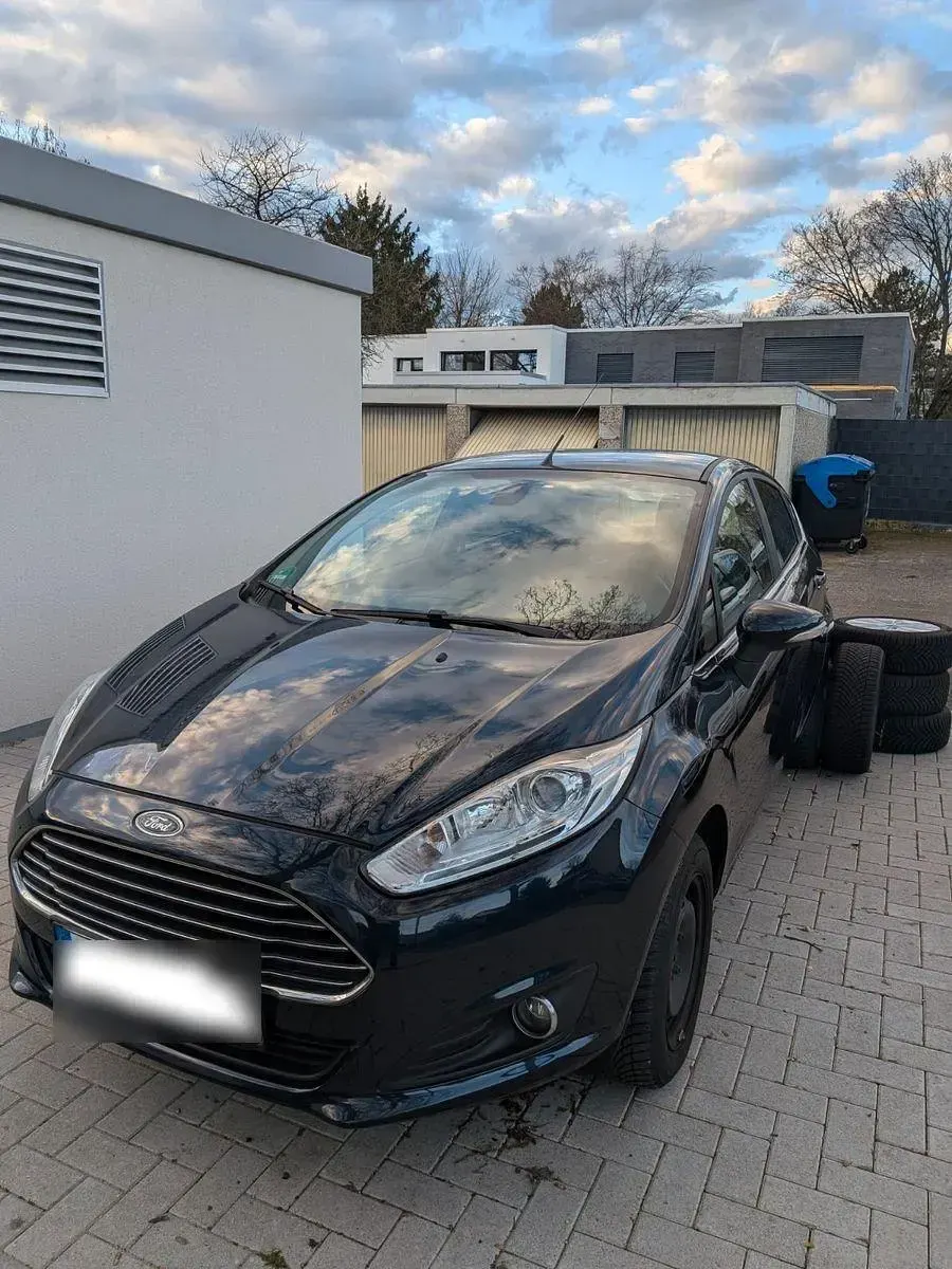 Używany Ford Fiesta Titanium 80 KM (58 kW) 2017 Niebieski Hatchback