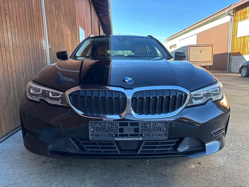 Gebraucht BMW 330 Sport Line 286 PS (210 kW) 2022 Schwarz Limousine