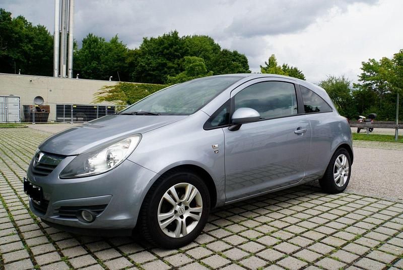 Grau Gebraucht 2010 Opel Corsa Innovation Limousine | 1.590 € (Guter Preis) - Bild 1/4