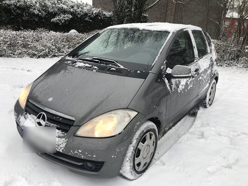Grau Gebraucht 2010 Mercedes A180 Kleinwagen | 2.299 € (Guter Preis) - Bild 1/4