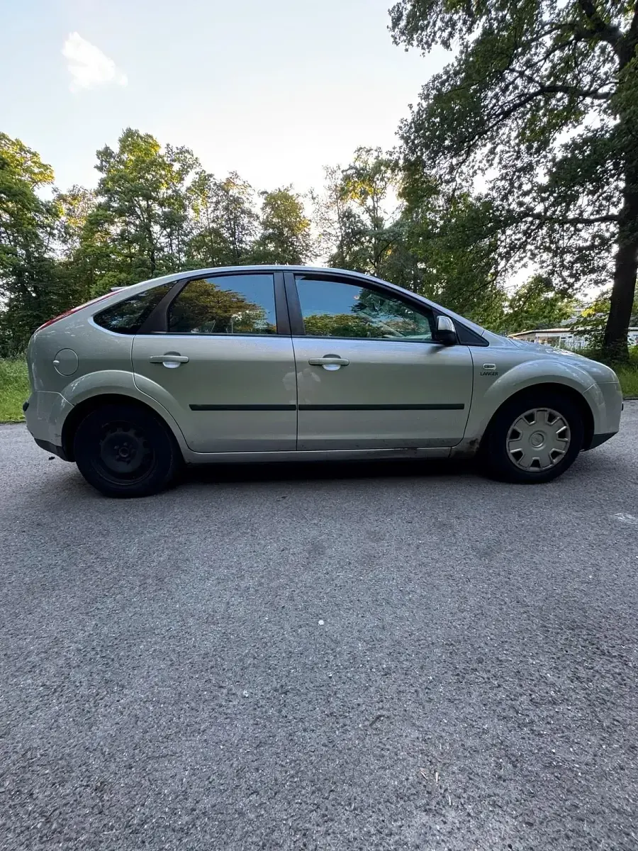 Gebraucht Ford Focus 101 PS (74 kW) 2006 Silber Kleinwagen