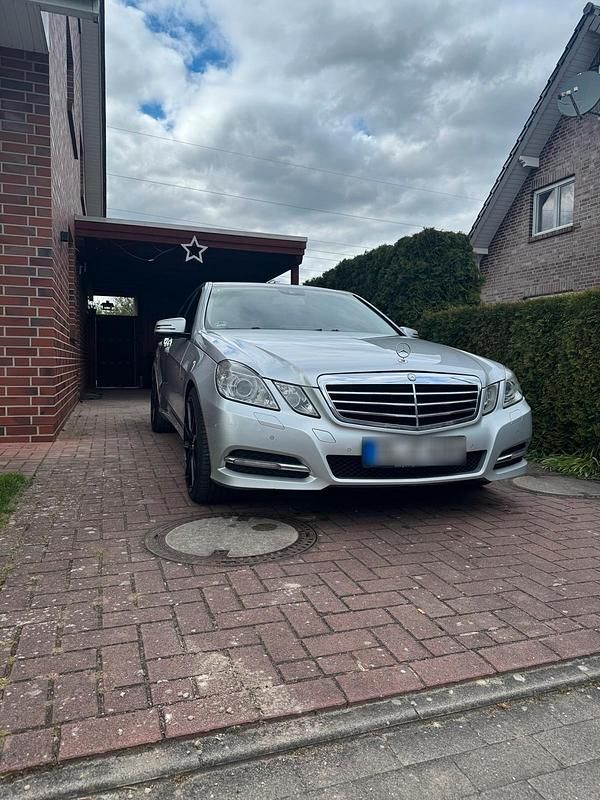 Second-hand Mercedes E300 Avantgarde 231 CP (169 kW) 2011 Argintiu Berlinǎ