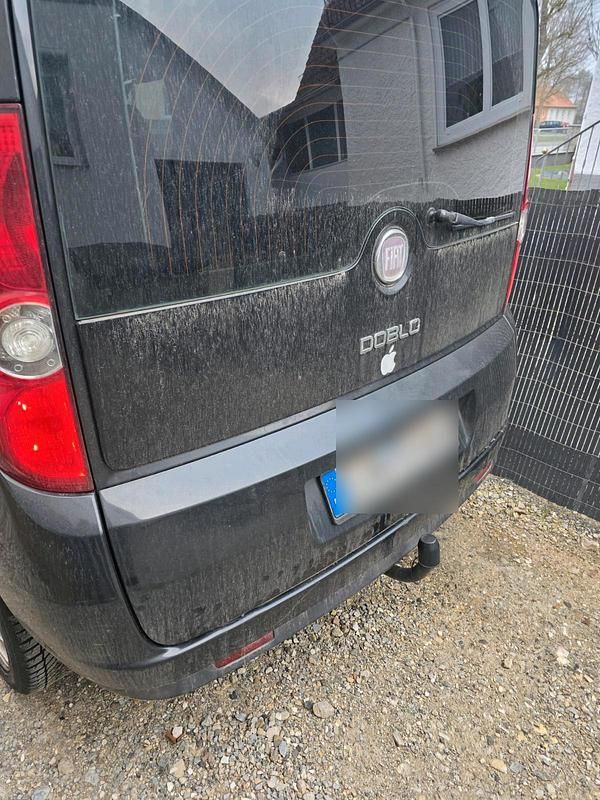 Gebraucht Fiat Doblò 105 PS (77 kW) 2010 Schwarz Van / Kleinbus