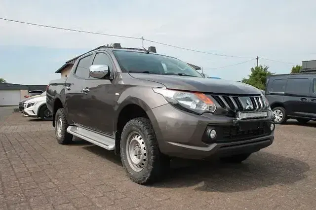 Gebraucht Mitsubishi L200 154 PS (113 kW) 2018 Braun Pickup