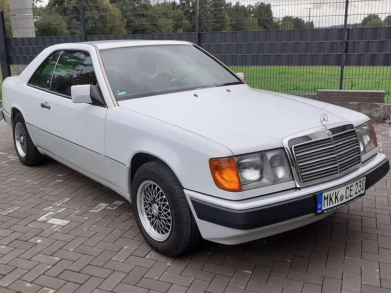Gebraucht Mercedes 230 132 PS (97 kW) 1990 Weiß Coupé
