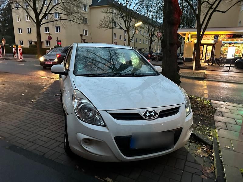 Gebraucht Hyundai i20 78 PS (57 kW) 2012 Weiß Kleinwagen