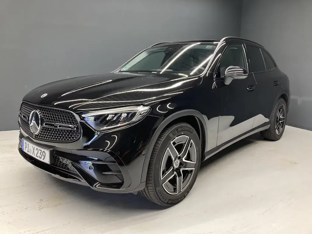 Gebraucht Mercedes GLC220 Night 197 PS (144 kW) 2024 Metalliclack obsidianschwarz SUV