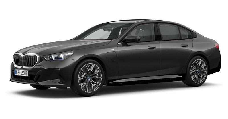 Grau Gebraucht 2024 BMW 550e Comfort Edition Limousine | 74.537 € (Superpreis) - Bild 1/4