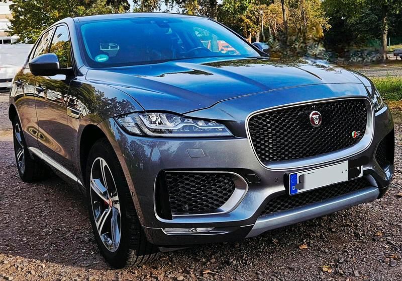 Grau Gebraucht 2017 Jaguar F-Pace First Edition SUV | 20.500 € (Guter Preis) - Bild 1/4
