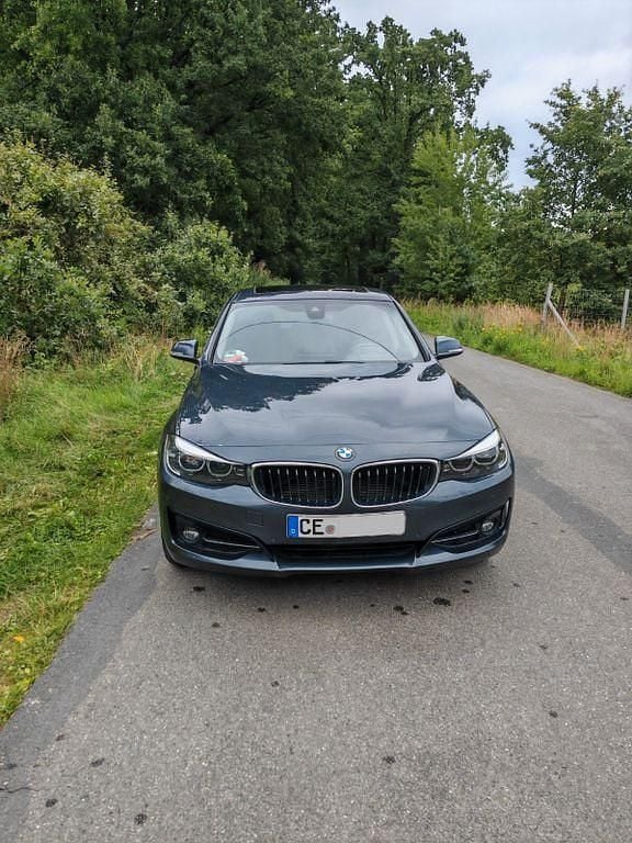 Grau Gebraucht 2018 BMW 320 Gran Turismo Limousine | 18.999 € (Guter Preis) - Bild 1/4
