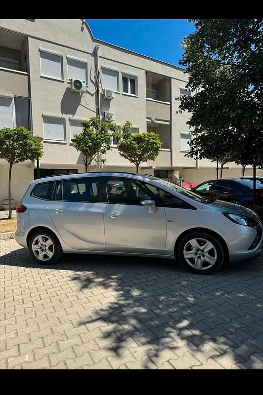 Silber Gebraucht 2016 Opel Zafira Van / Kleinbus | 7.800 € (Guter Preis) - Bild 1/4