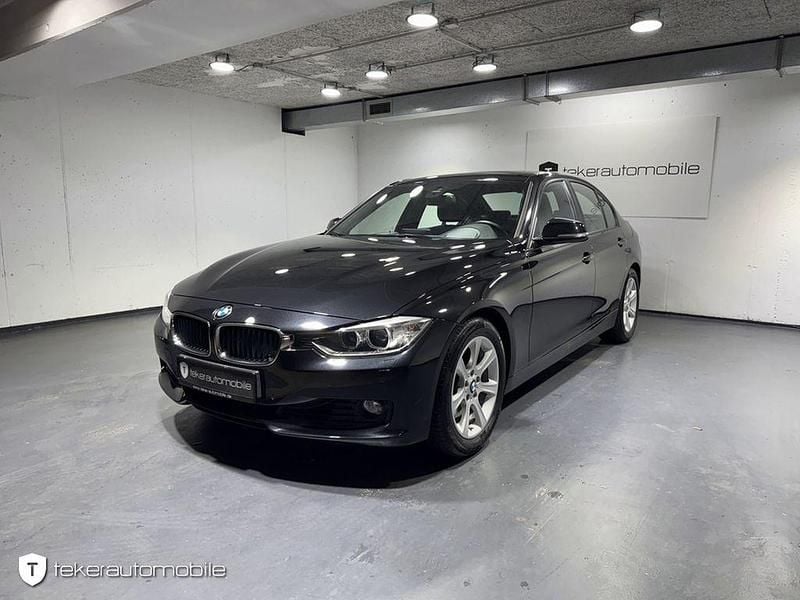 Black sapphire Gebraucht 2013 BMW 330 Comfort Edition Limousine | 19.990 € (Fairer Preis) - Bild 1/4
