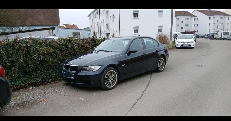 Gebraucht BMW 320 170 PS (125 kW) 2009 Blau Limousine