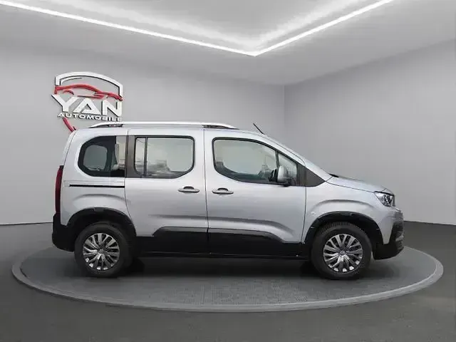 Gebraucht Peugeot Rifter Allure 131 PS (96 kW) 2021 Grau Van / Kleinbus