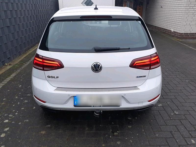 Gebraucht VW Golf 130 PS (95 kW) 2020 Weiß Limousine