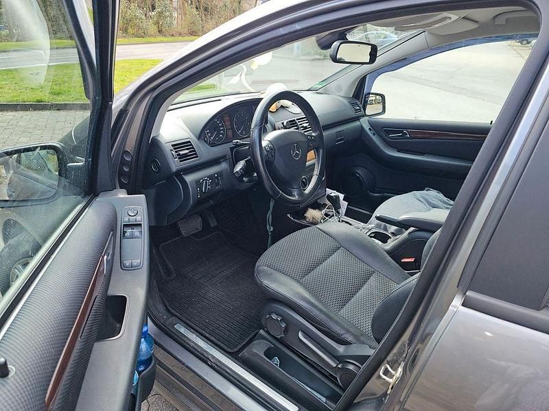 Gebraucht Mercedes A160 Elegance 95 PS (69 kW) 2011 Grau Van / Kleinbus