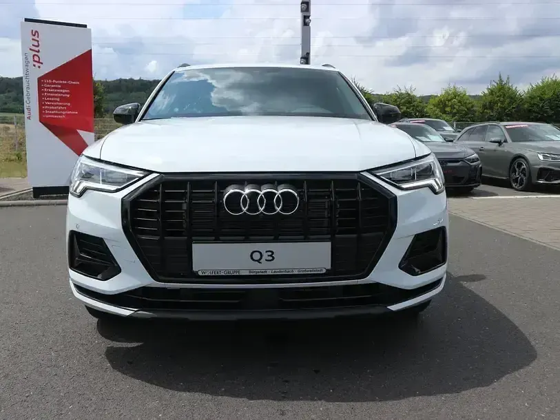 Gebraucht Audi Q3 Advanced Plus 150 PS (110 kW) 2023 Gletscherweiß metallic SUV