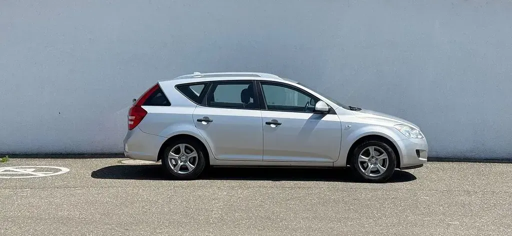 Usado Kia Ceed 126 CV (92 kW) 2008 Plateado Utilitario