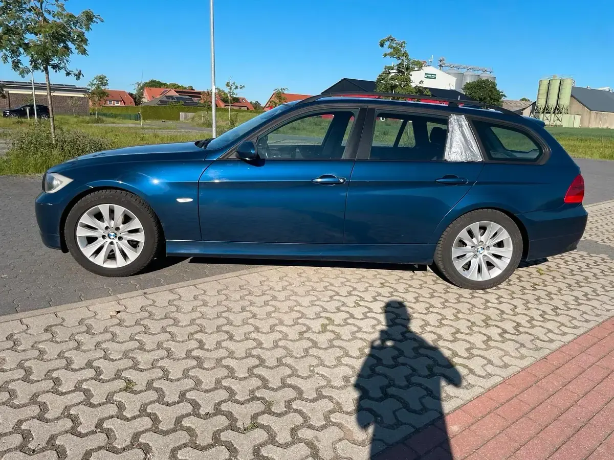 Gebraucht BMW 320 150 PS (110 kW) 2006 Blau Kombi