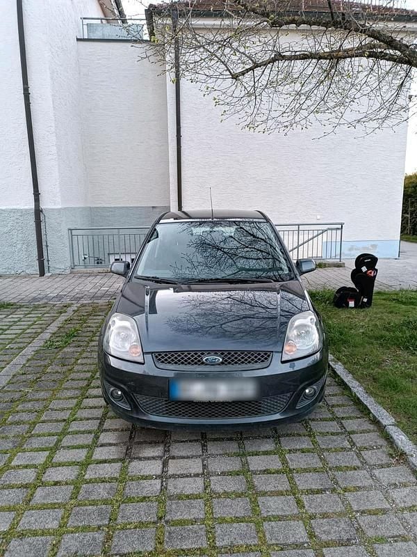 Grau Gebraucht 2006 Ford Fiesta Kleinwagen | 950 € (Superpreis) - Bild 1/4