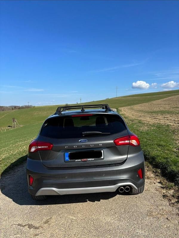 Gebraucht Ford Focus Active 125 PS (91 kW) 2019 Grau Limousine