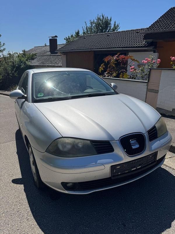 Silber Gebraucht 2004 Seat Ibiza Sport Limousine | 500 € (Superpreis) - Bild 1/4