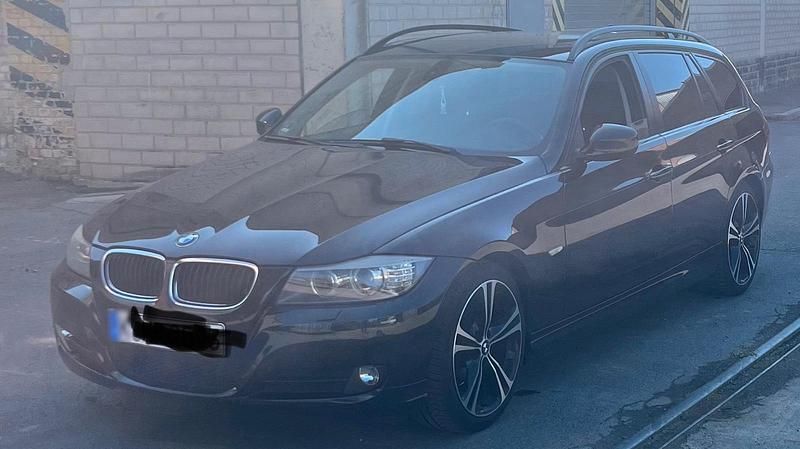 Gebraucht BMW 320 170 PS (125 kW) 2009 Schwarz Kombi