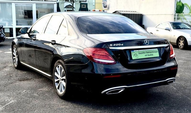 Gebraucht Mercedes E220 Avantgarde 194 PS (142 kW) 2018 Schwarz Limousine