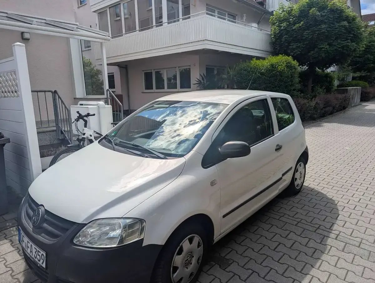 Gebraucht VW Fox Style 54 PS (39 kW) 2010 Weiß Kleinwagen