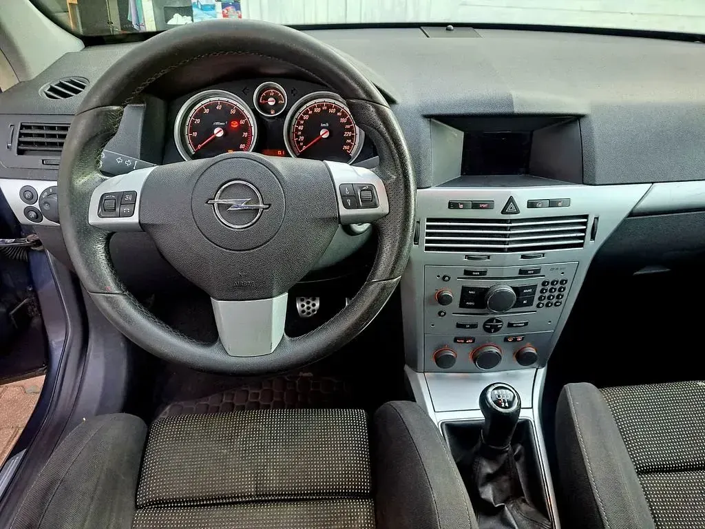 Gebraucht Opel Astra Sport 140 PS (102 kW) 2008 Grau Limousine