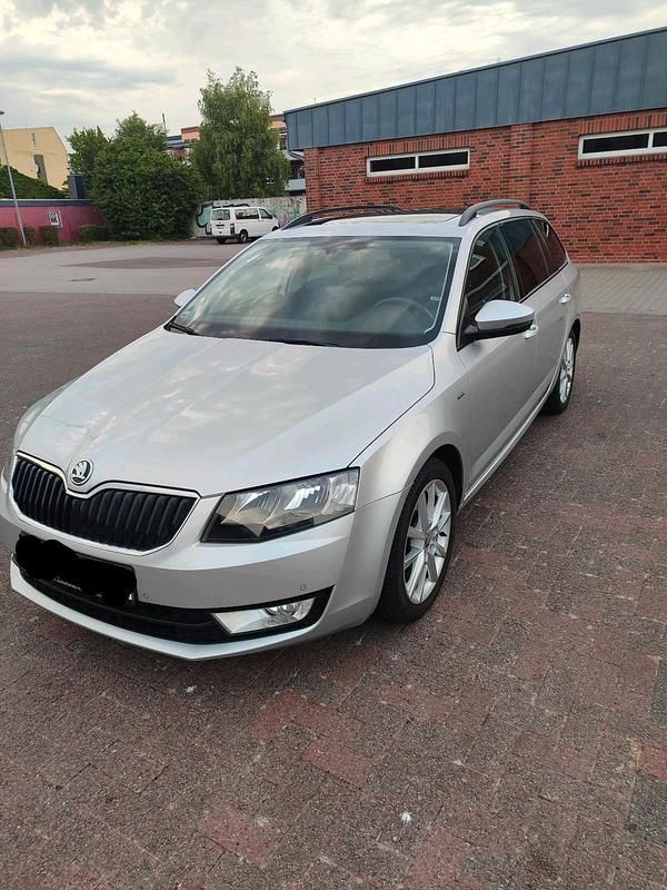 Silber Gebraucht 2016 Skoda Octavia Joy Kombi | 8.300 € (Guter Preis) - Bild 1/4
