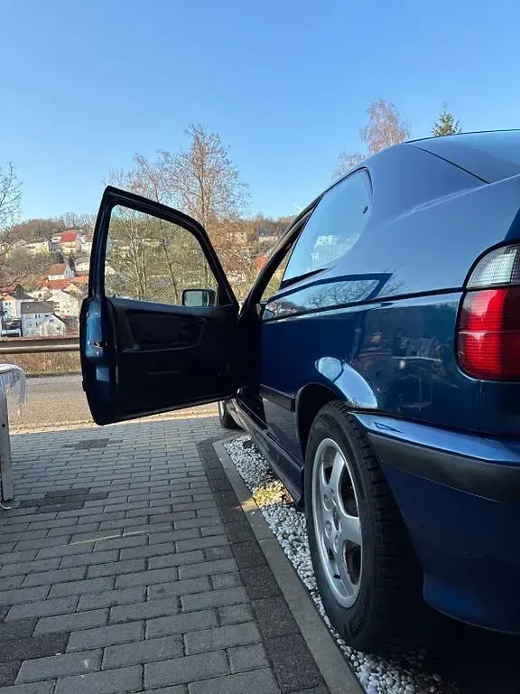 Second-hand BMW 323 Compact Performance 170 CP (125 kW) 2000 Albastru Hatchback