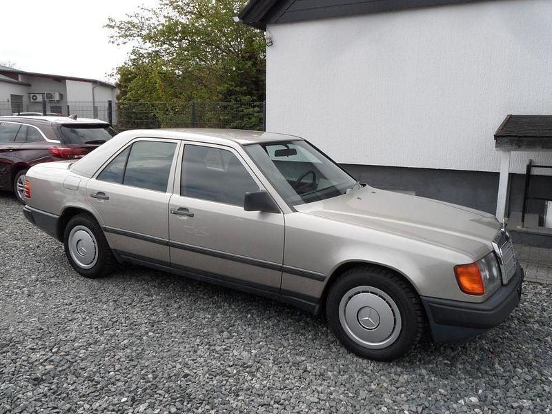 Gebraucht Mercedes E200 118 PS (86 kW) 1989 Limousine