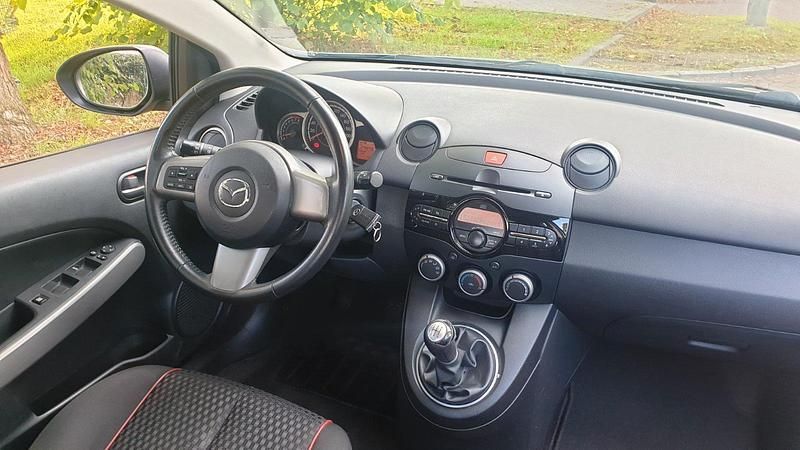 Gebraucht Mazda 2 75 PS (55 kW) 2011 Grau Kleinwagen