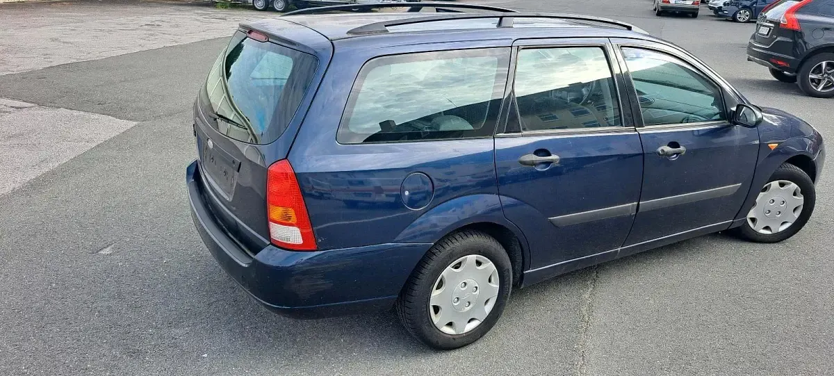 Gebraucht Ford Focus 100 PS (73 kW) 1999 Blau Kombi
