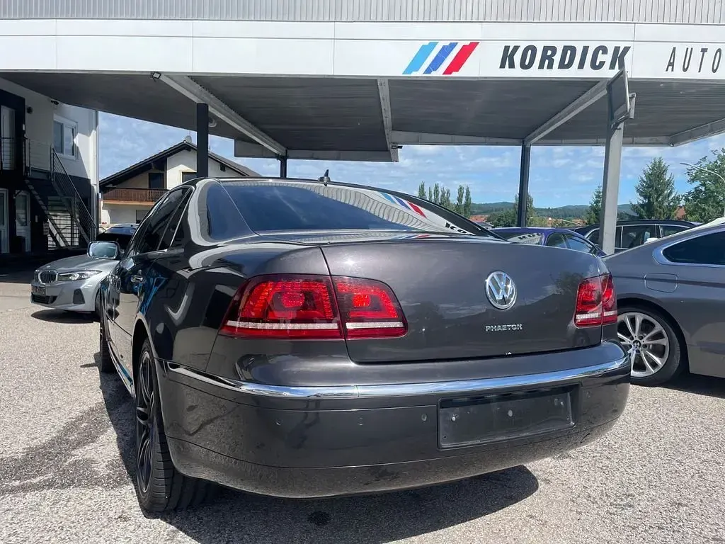Gebraucht VW Phaeton 239 PS (175 kW) 2013 Braun Limousine