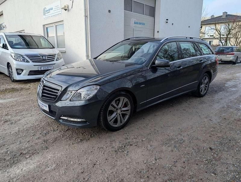 Gebraucht Mercedes E220 Avantgarde 170 PS (125 kW) 2011 Grau Kombi