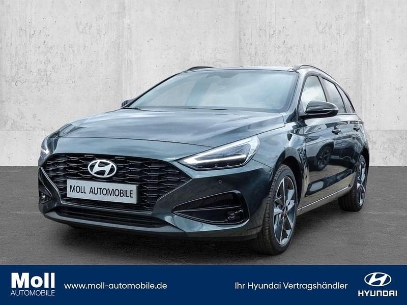 Cypress green Gebraucht 2024 Hyundai i30 Advantage Kombi | 23.380 € (Fairer Preis) - Bild 1/4