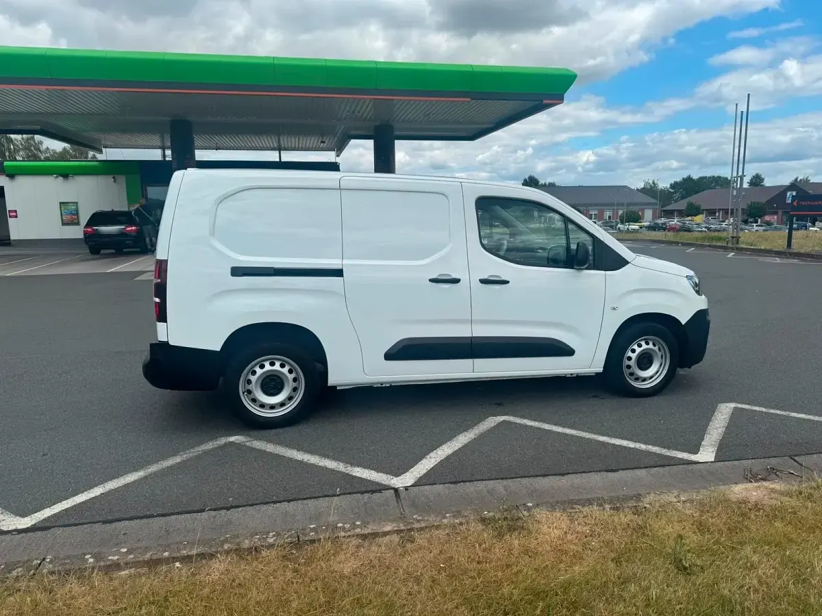 Gebraucht Citroën Berlingo 105 PS (77 kW) 2022 Weiß Van / Kleinbus