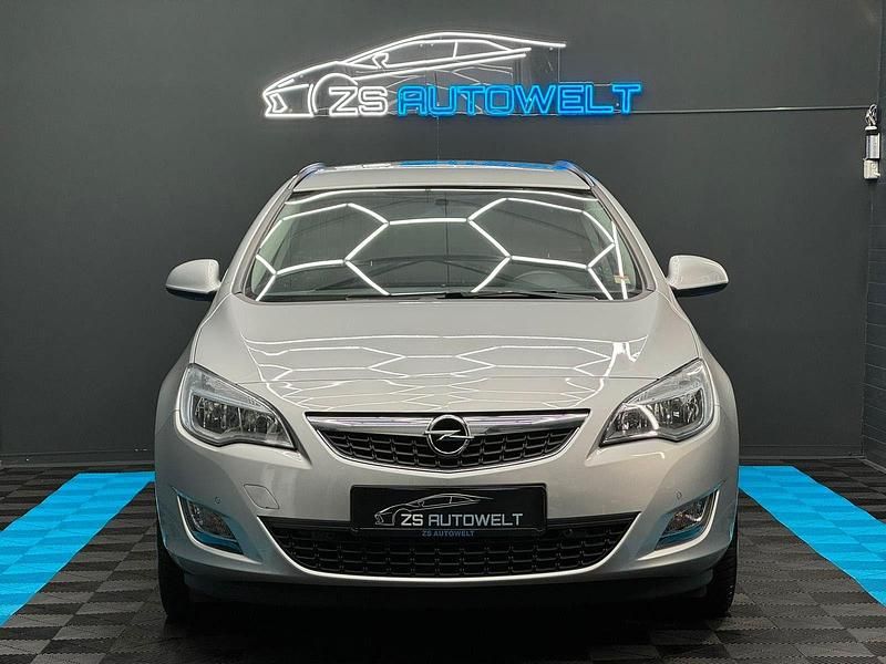Gebraucht Opel Astra 140 PS (102 kW) 2012 Silber Kombi
