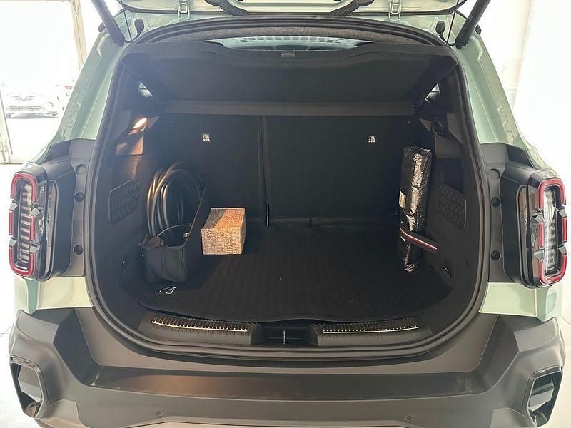 Gebraucht Renault 4 E-Tech Komfort 110 kW (150 PS) 2025 Grün SUV