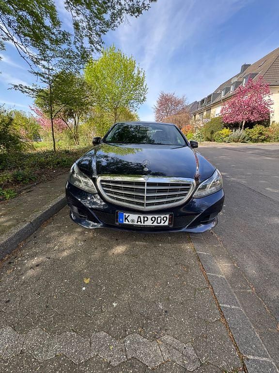 Gebraucht Mercedes E200 136 PS (100 kW) 2015 Blau Limousine