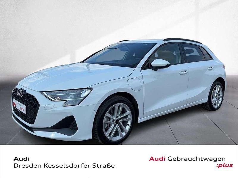 Gebraucht Audi A3 Performance 204 PS (150 kW) 2025 Gletscherweiß metallic Limousine