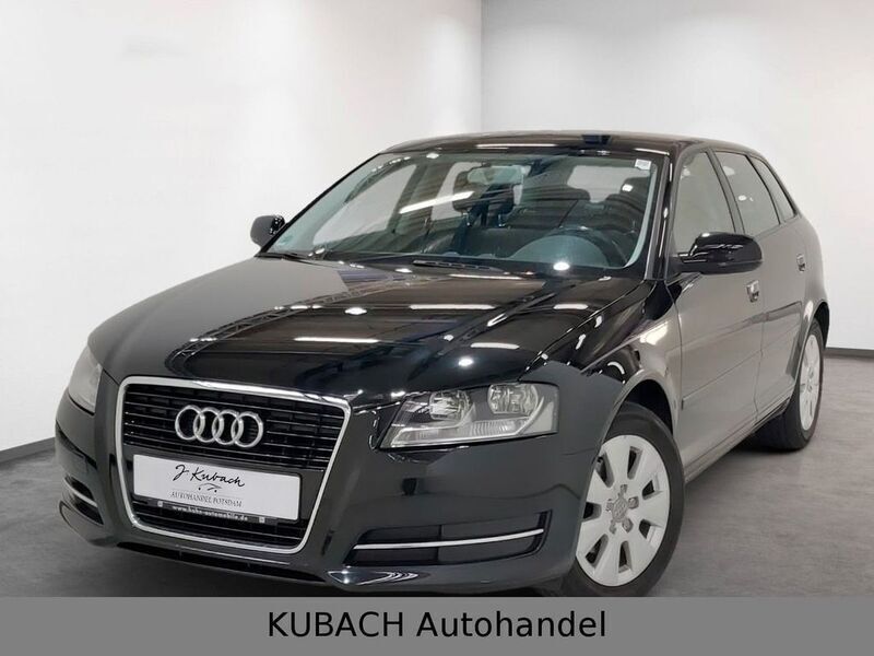 Brillantschwarz (metallic) Gebraucht 2011 Audi A3 Sportback Attraction Limousine | 7.490 € (Fairer Preis) - Bild 1/4