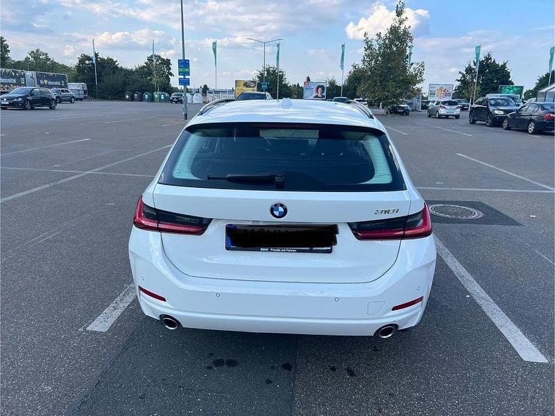 Weiß Gebraucht 2022 BMW 318 Kombi | 26.000 € (Superpreis) - Bild 1/4