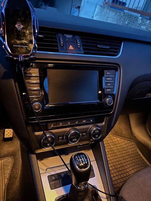 Gebraucht Skoda Octavia 150 PS (110 kW) 2015 Weiß Kleinwagen