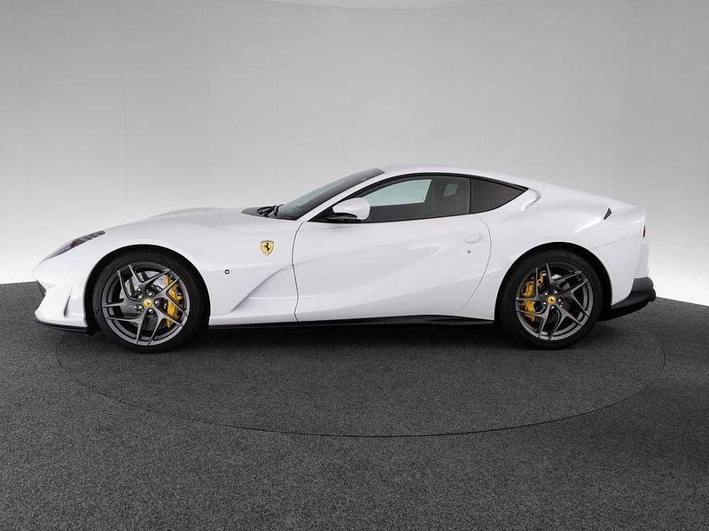 Gebraucht Ferrari 812 795 PS (584 kW) 2020 Bianco cervino Coupé